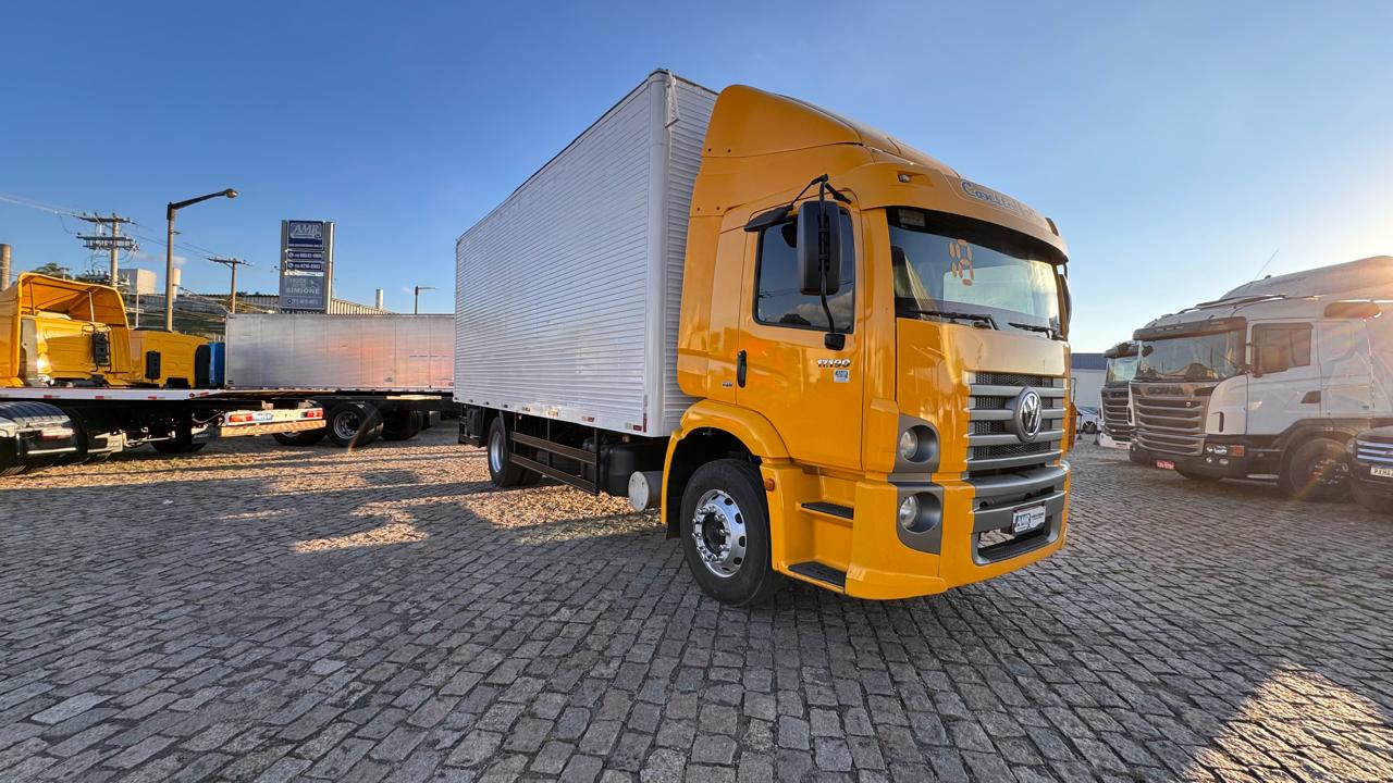 VOLKSWAGEN 17-190 E Constellation 2p 2018 em JUNDIAÍ/SP