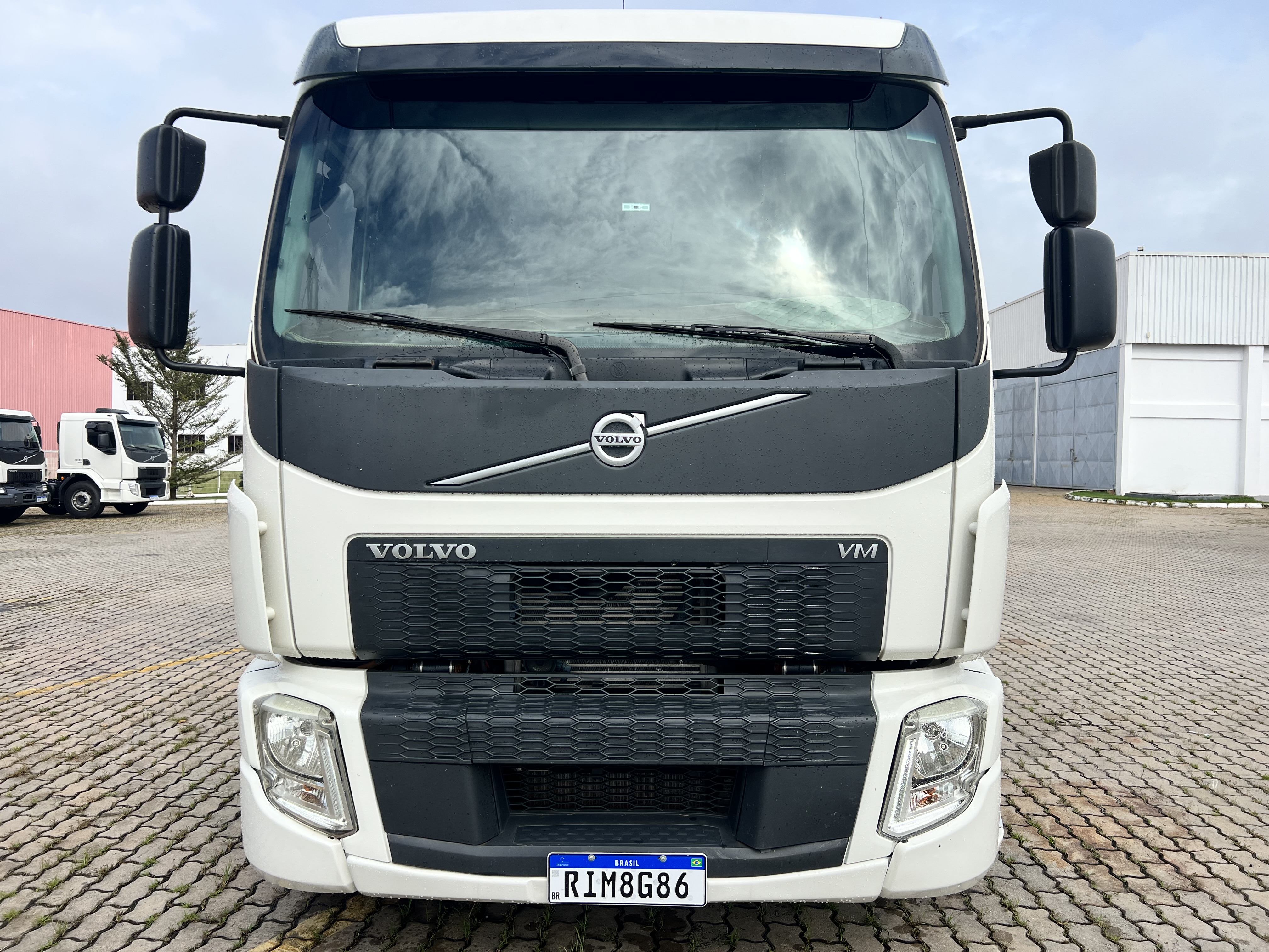 VOLVO VM 330 8x2 2p (diesel) (E5) 2022