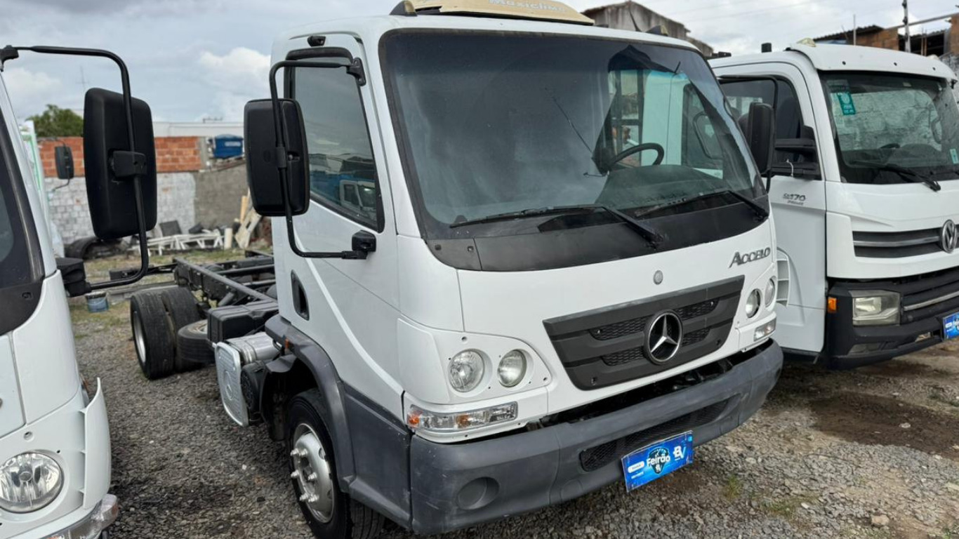 MERCEDES-BENZ Accelo 815 2p (diesel) (E5) 2019 Branco, 69.000 km, R$ 244.411 - FEIRA DE SANTANA