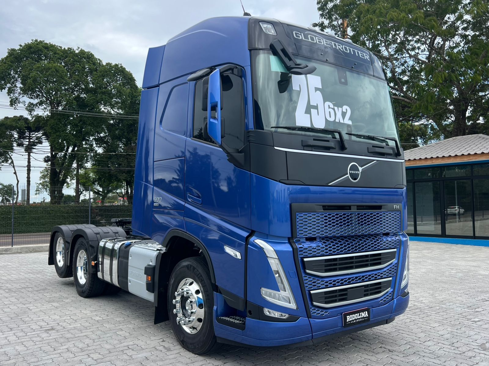 VOLVO FH-500 GLOBETROTTER 6X2 2p (diesel) (E6) 2025