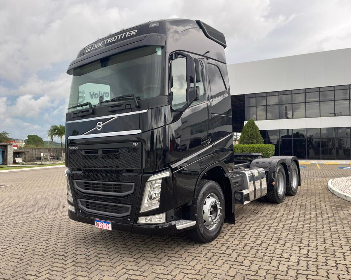 VOLVO FH-540 GLOBETROTTER 6x4 2p (diesel) (E5) 2020 Preto, 348.200 km, R$ 599.900 - ITAITINGA