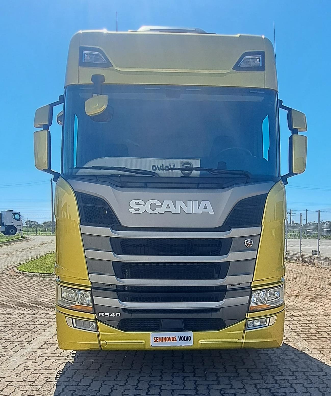 SCANIA R-450 A 6x2 2p (diesel)(E5) 2023 Dourado, 252.000 km, R$ 690.000 - CAMPINAS