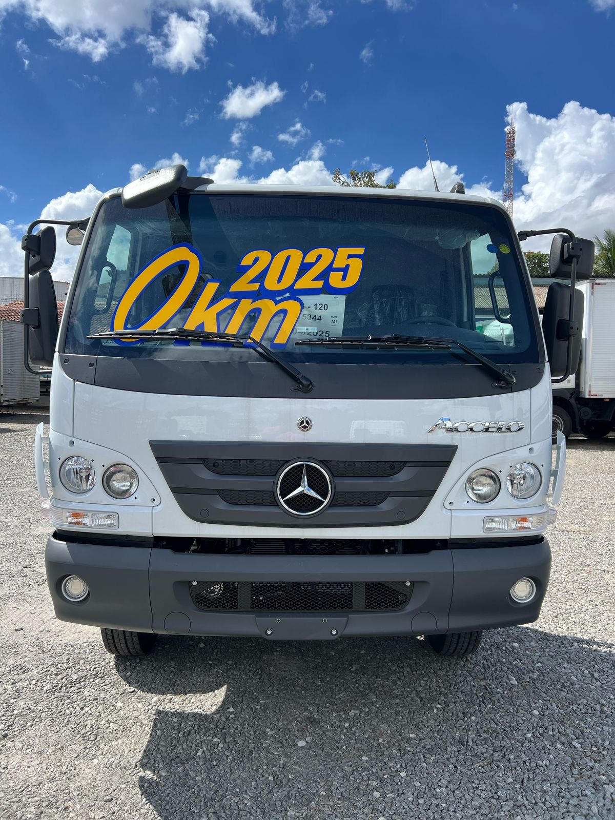 MERCEDES-BENZ Accelo 1317 6x2 2p (diesel)(E6) 2025 Branco, R$ 435.000 - GOIÂNIA