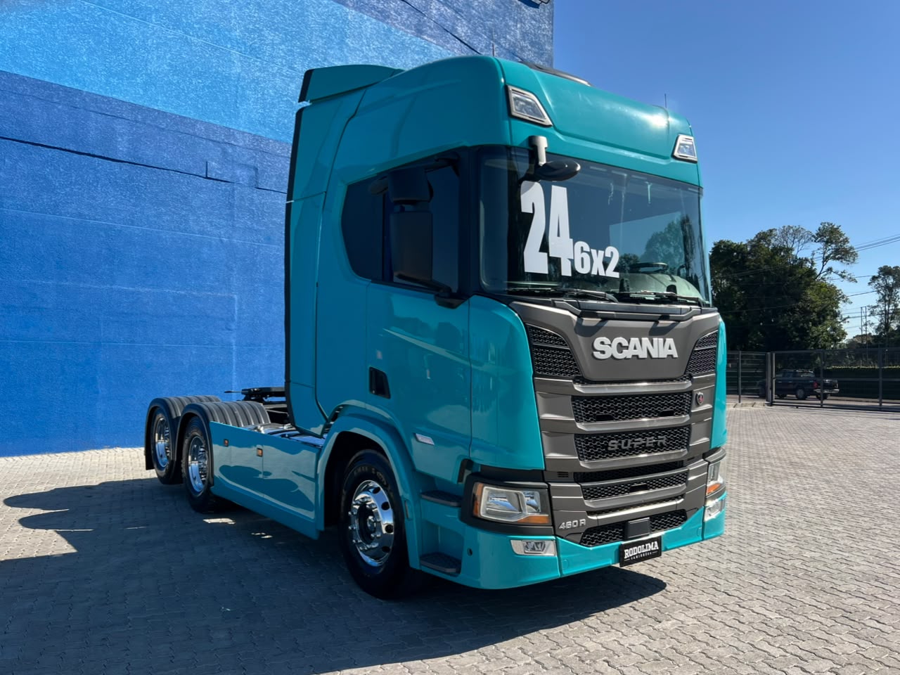 SCANIA R-460 A 6x2 2p (diesel)(E6) 2024 Azul, 266.026 km, R$ 728.000 - CURITIBA