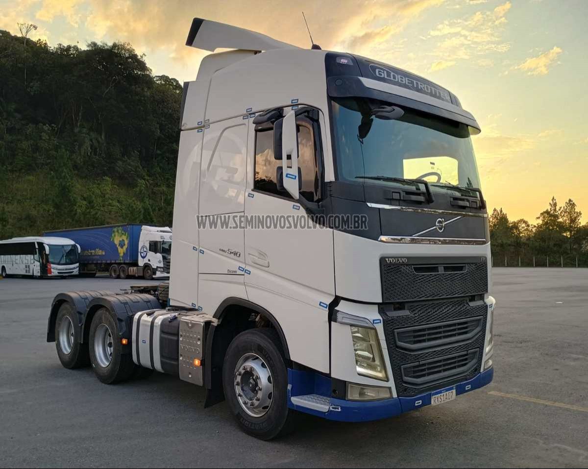 VOLVO FH-540 GLOBETROTTER 6x4 2p 2021 em ARAQUARI/SC