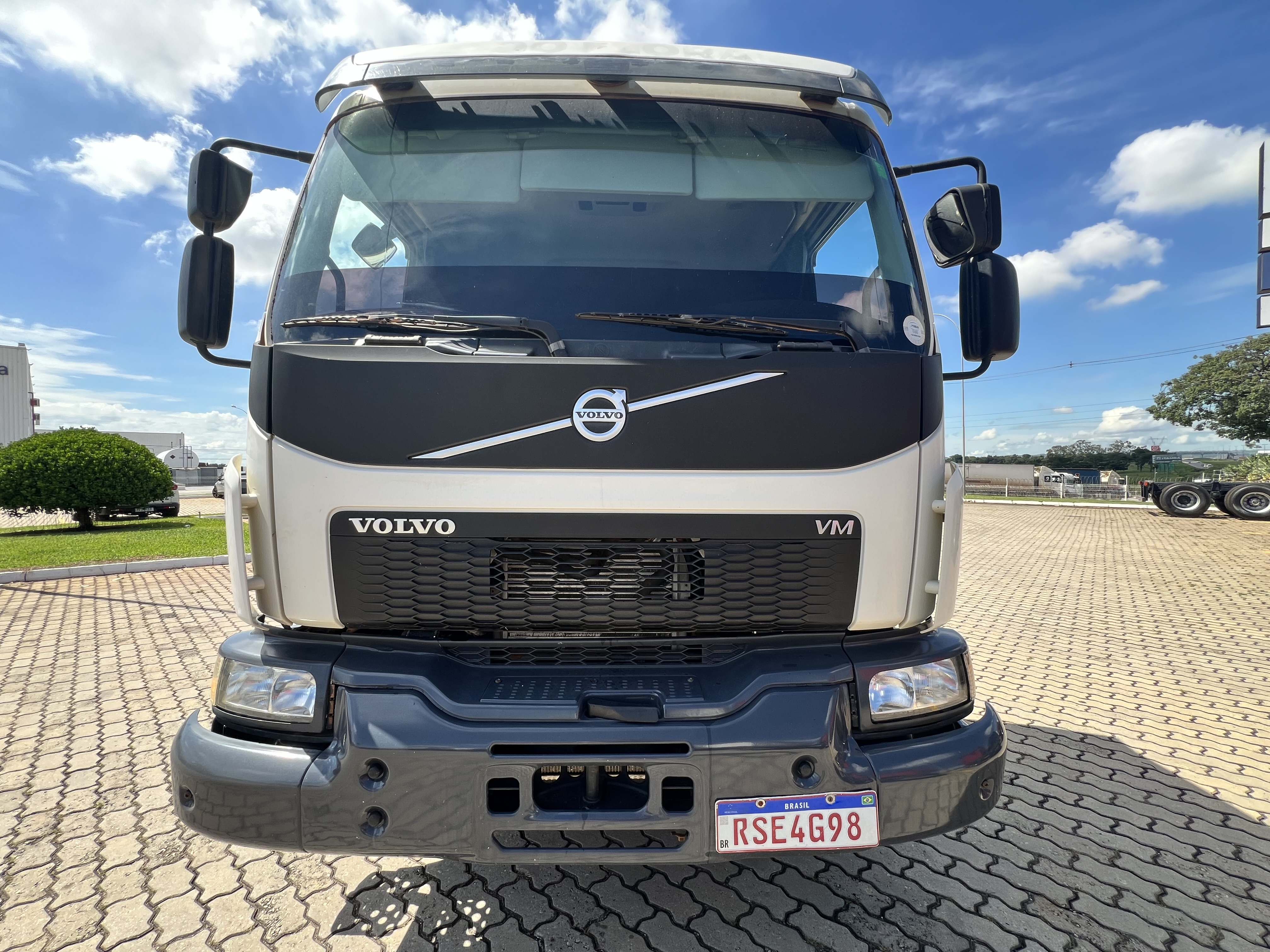 Volvo 330 VOLVO VM 330 6x4 2p (diesel) (E5) 2022 à venda em | Só Caminhões Virtual