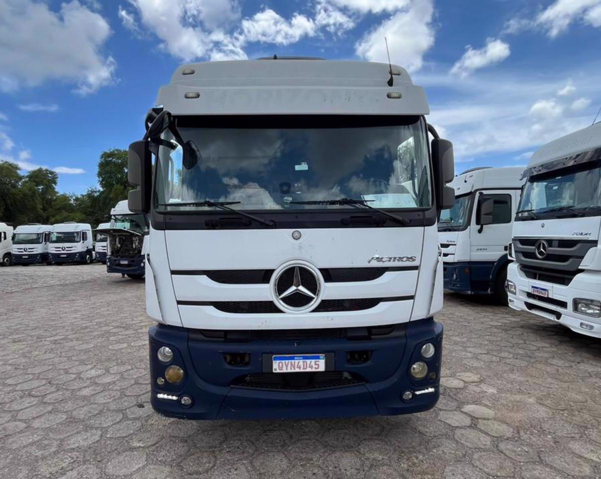 MERCEDES-BENZ Actros 2546 LS 6x2 2p (diesel) (E5) 2020 Branco, 444.285 km, R$ 310.000 - LUÍS EDUARDO MAGALHÃES