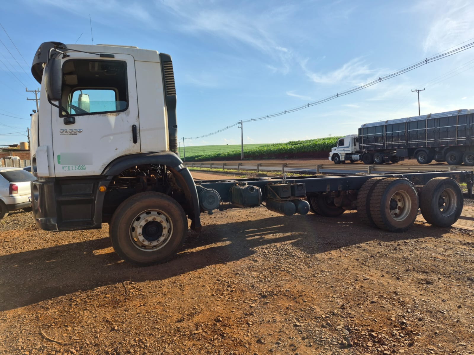 VOLKSWAGEN 31-330 E Constel. 6x4 2p (diesel)(E5) 2013