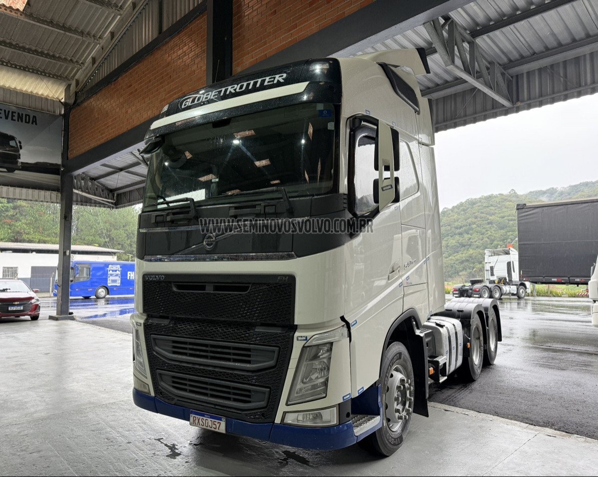 VOLVO FH-540 GLOBETROTTER 6x4 2p 2021 em ITAJAI/SC