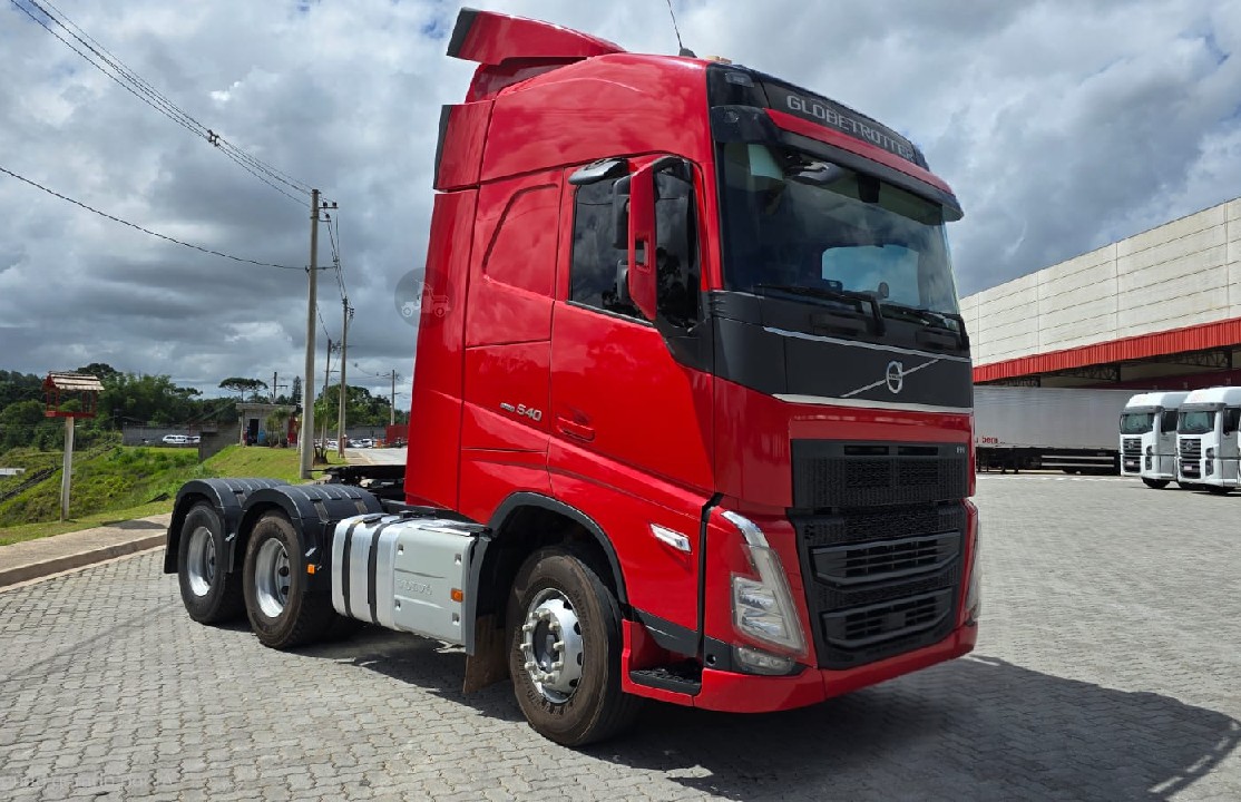 VOLVO FH-540 GLOBETROTTER 6X4 2p (diesel) (E6) 2024 Vermelho, 190.000 km, R$ 740.000 - ITAPECERICA DA SERRA